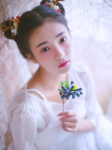 TS肤白貌美张思妮,清秀佳人,气质出众,时尚达人揭秘网络红人风采